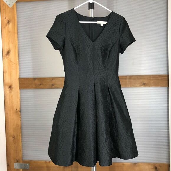 Sz 4 Banana Republic Dots Black Ponte Pleated V-Neck Fit &‎ Flare S/S Midi Dress - Picture 3 of 10